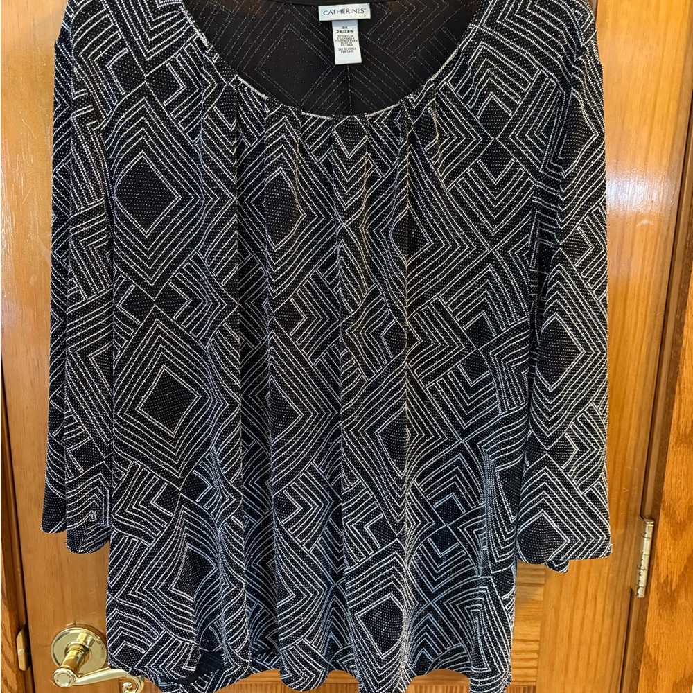 Catherines Black & White Geometric Scoop Neck Top